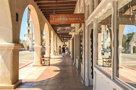 camarillo outlets hours.